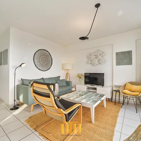 Summer With Big Sunny Terrace Апартаменты *